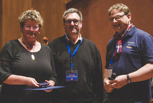 Das Bild zeigt Petra Breitenbach, Thomas Kronenberger, Präsident Bundes-BDZ, sowie Dominik Hackner.