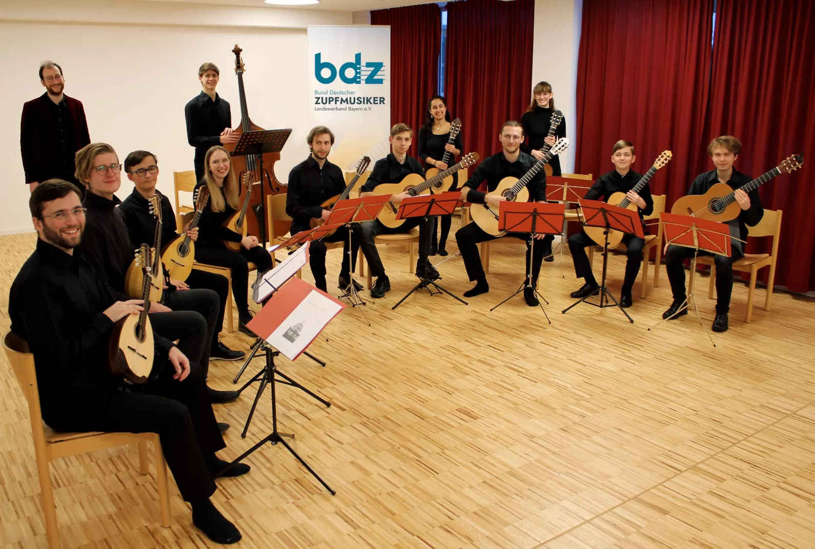 Ein Orchester des Bund Deutscher Zupfmusiker Landesverband Bayern